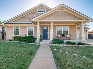 207 Green Oaks Loop, Fredericksburg, TX 78624