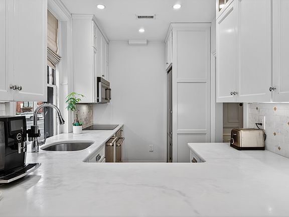 5th image of 12 Hereford St APT 2