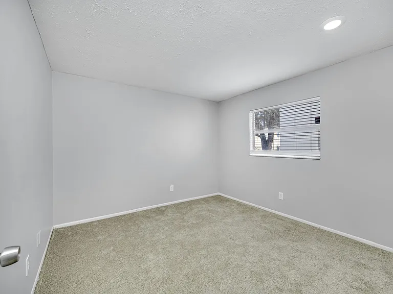 Timber Trace Apartments — Photo 22