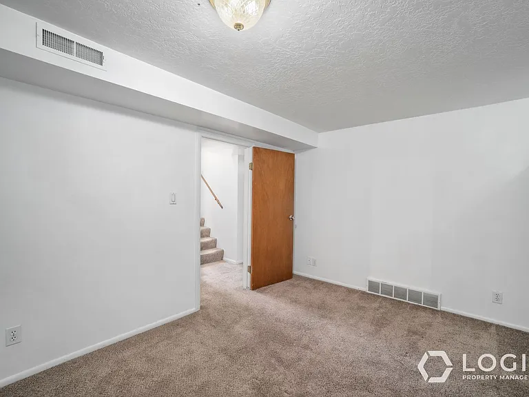 1772 E 2100 S — Photo 17