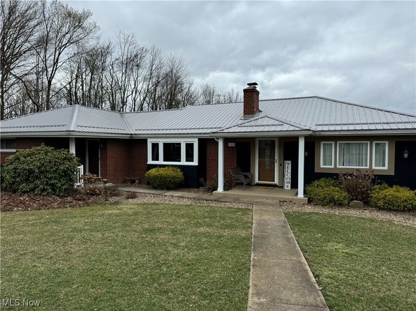 737 Moore Ln, East Palestine, OH 44413
