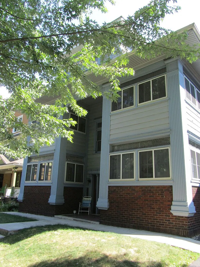 1095 Park Avenue — Photo 2
