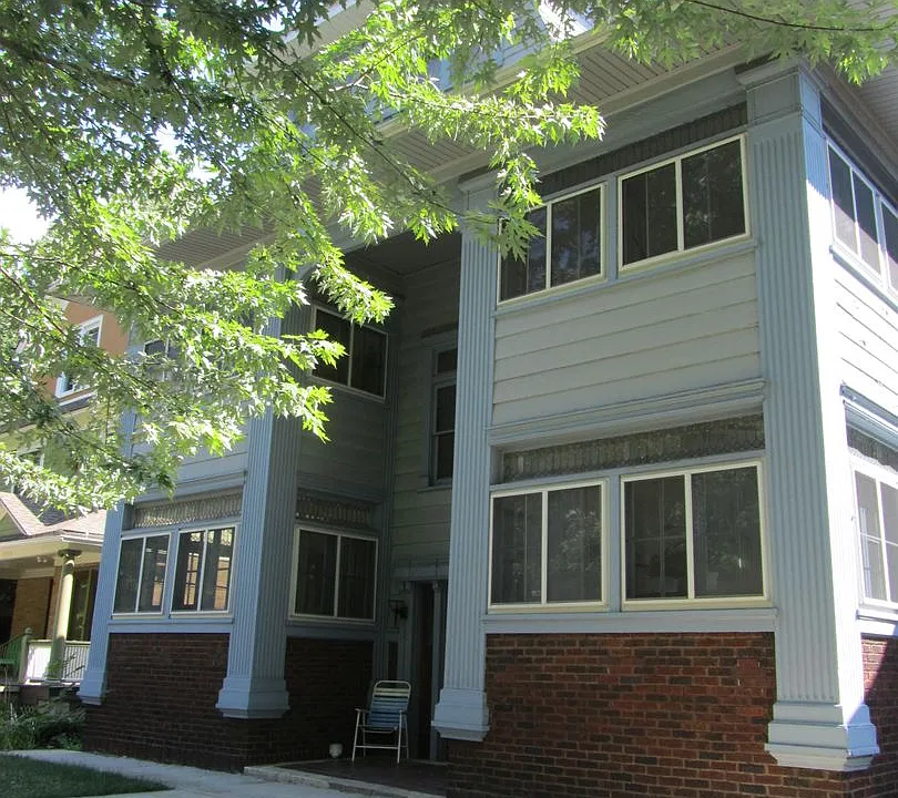 1095 Park Ave
