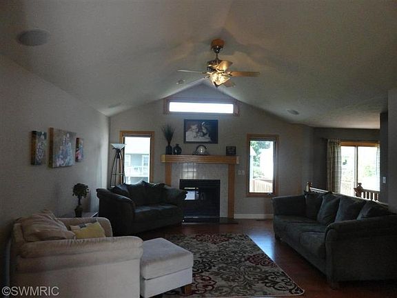 4th image of 10335 Jill Lynn Dr
