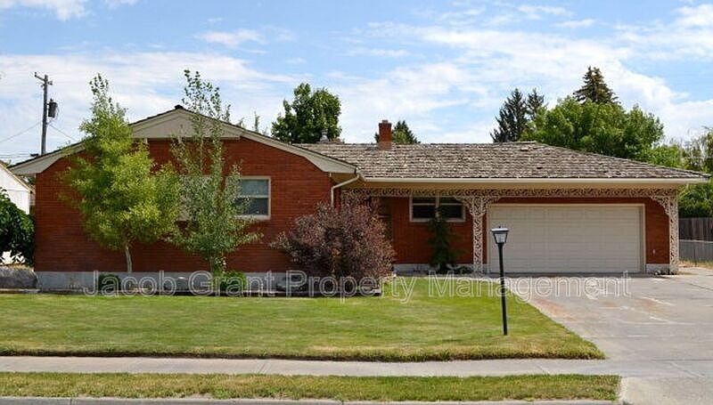 1st image of 1033 S Woodruff Ave