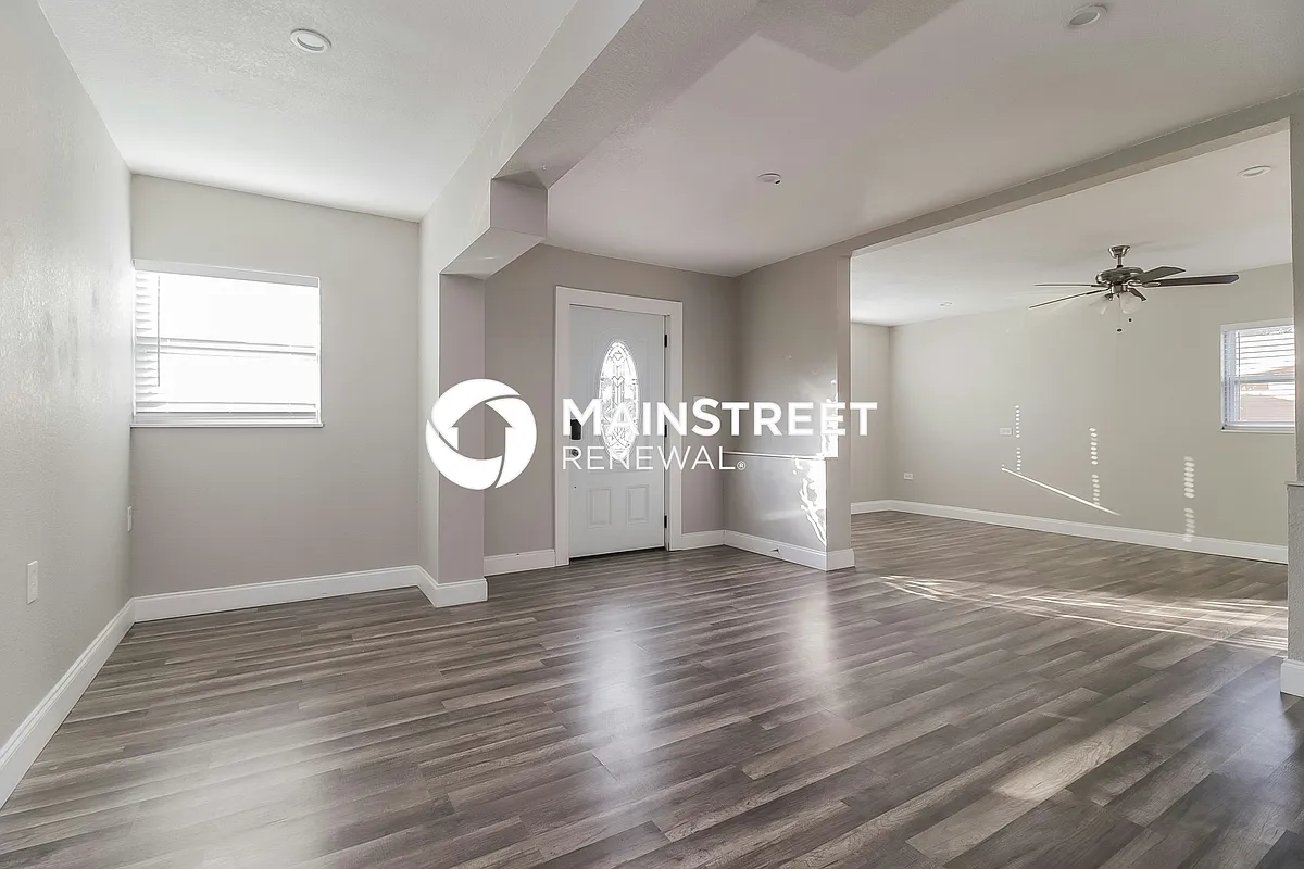Living Room - 2121 Camellia Dr