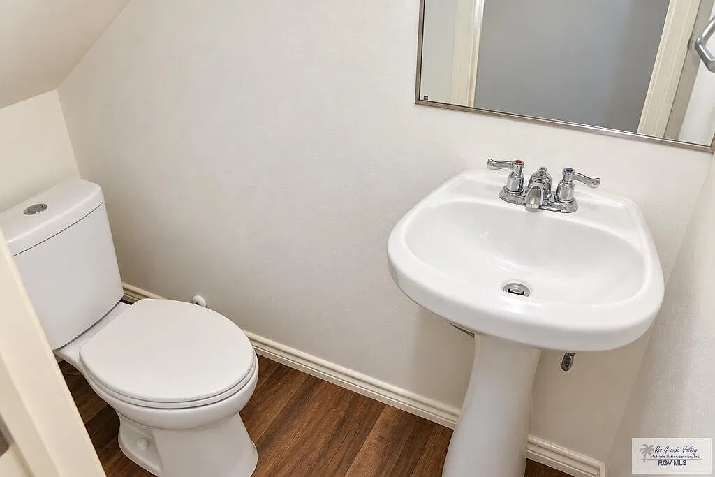 3 bed, 2.5 bath, 1470 sqft, $1,800 — Photo 3
