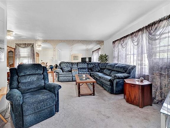 3rd image of 21 Vernon Ave