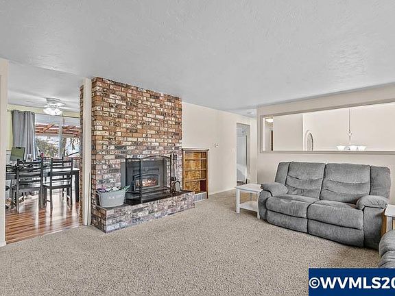 5th image of 241 NE Gerlinger Ln