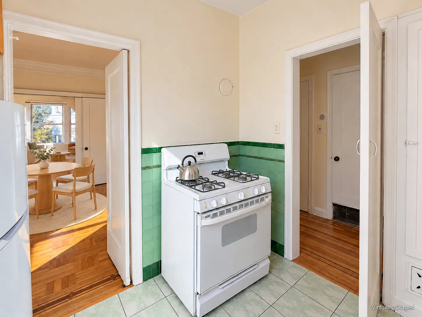 2 bed, 850 sqft, $5,695 — Photo 4