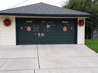 2144 4th St, Wyandotte, MI 48192