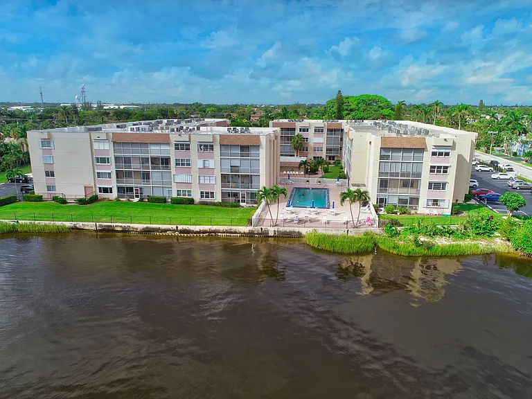 1502 S Lakeside Dr #214 — Photo 41