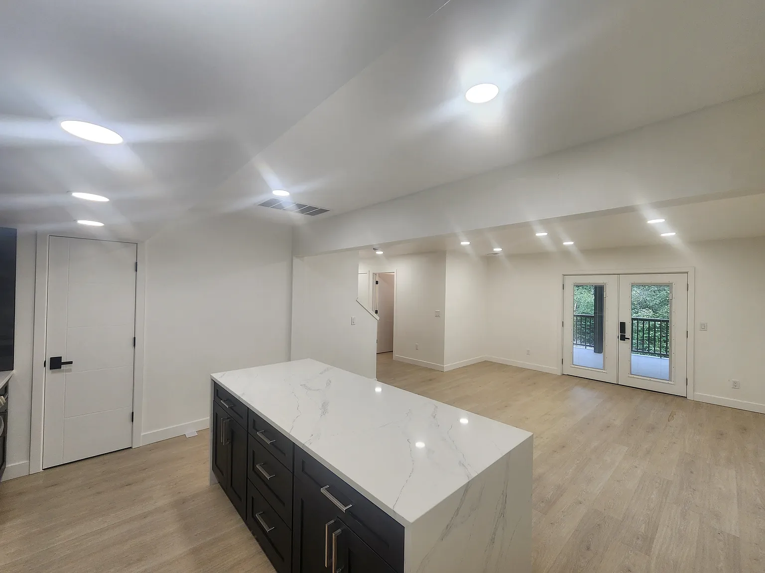 2 bed, 1100 sqft, $2,500 — Photo 2