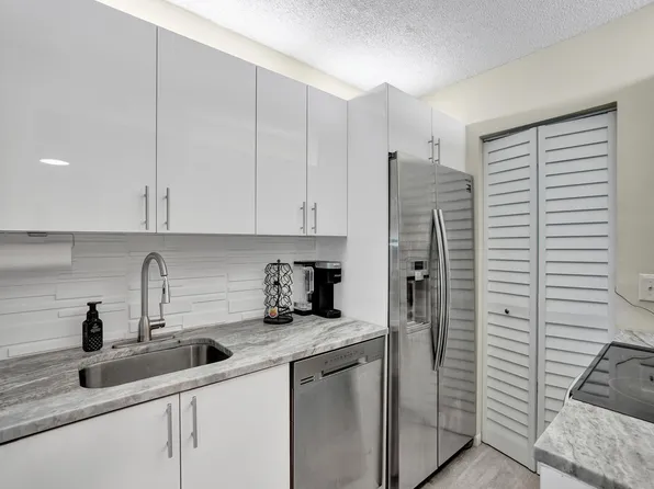 2907 NE 8th Terrace #105, Oakland Park, FL 33334