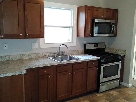 3rd image of 25985 Currier St