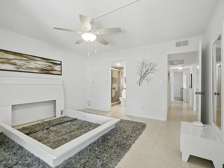 3002 Portofino Isle #D1 — Photo 12