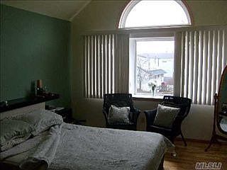 4th image of 40 Silverpine Dr