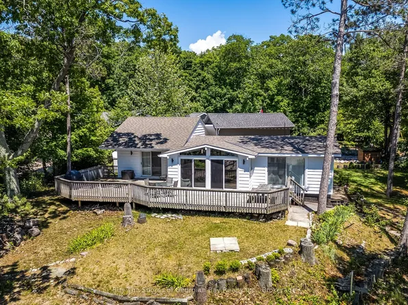 8 Nassau Ct, Tiny, ON L9M 0H7