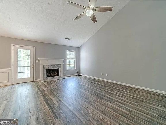 3rd image of 1607 Amhearst Walk Rd