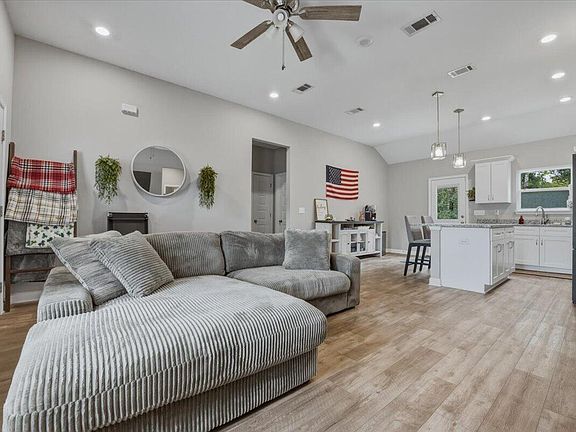 5th image of 3103 Pinot Way