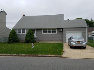 4 Malone St, Hicksville, NY