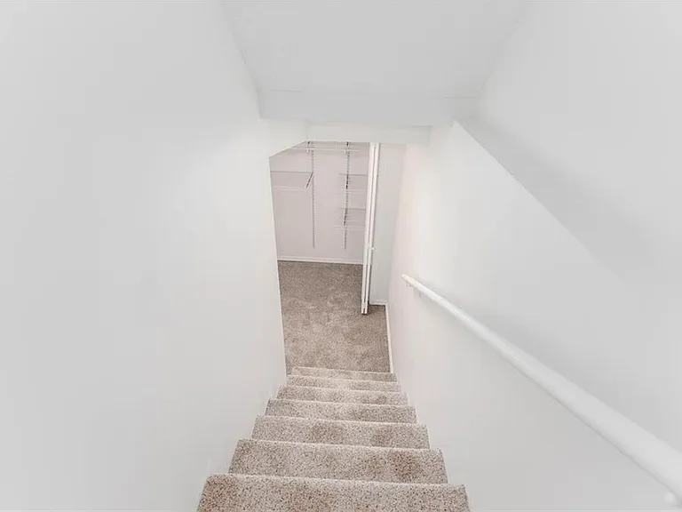 1093 Caprice Dr — Photo 27