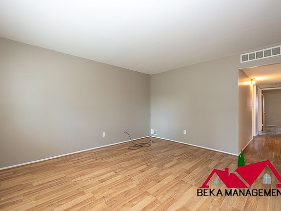 3rd image of 17047 Ivanhoe St
