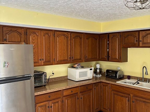5th image of 283 Fuller Rd APT T