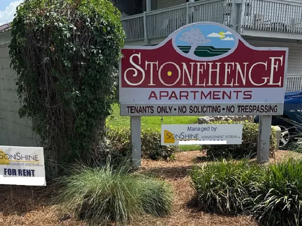Stonehenge Apartments