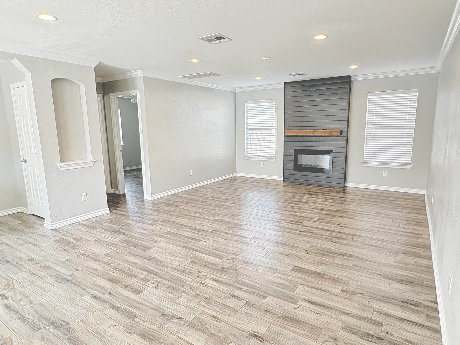 4 bed, 2126 sqft, $2,200 — Photo 2