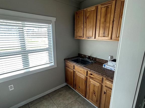 5th image of 1001 N Elm St #1