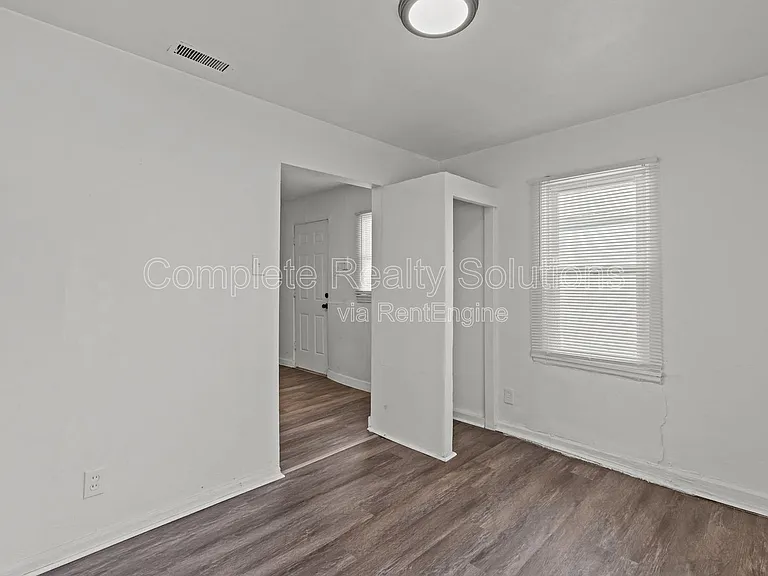 9823 Winkler Dr — Photo 20