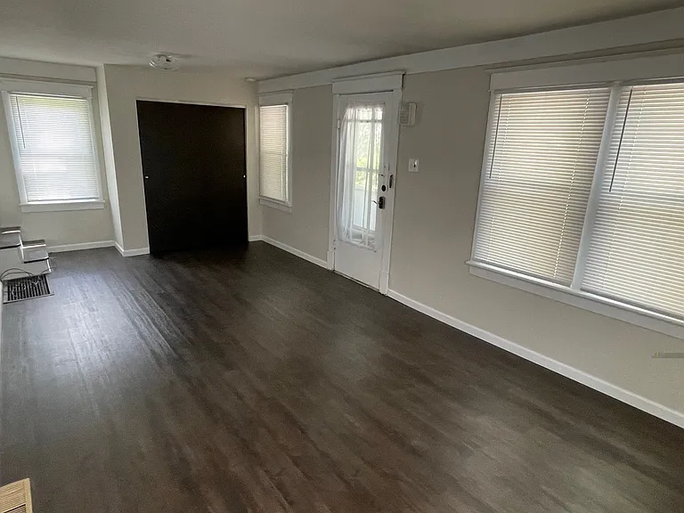 3044 W Tennyson Ave — Photo 4