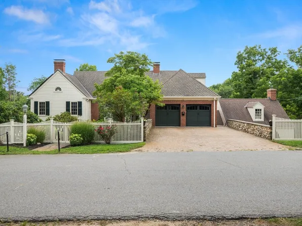 135 Academy Rd, North Andover, MA 01845