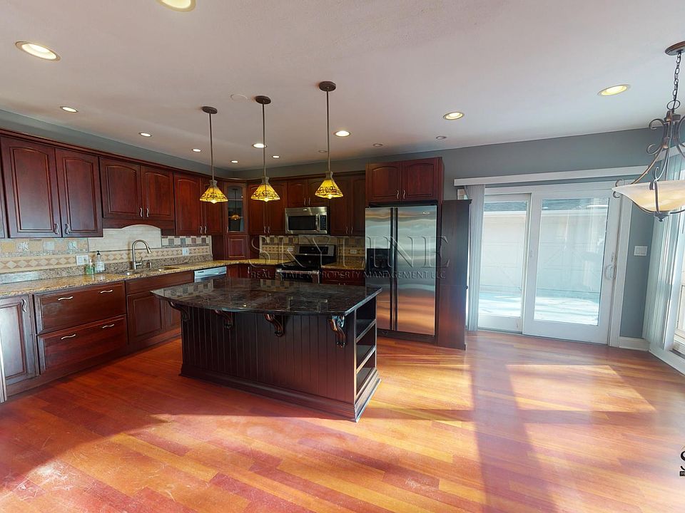 1st image of 647 Deerpath Dr