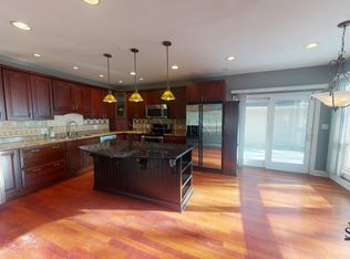 647 Deerpath Dr, Deerfield, IL 60015