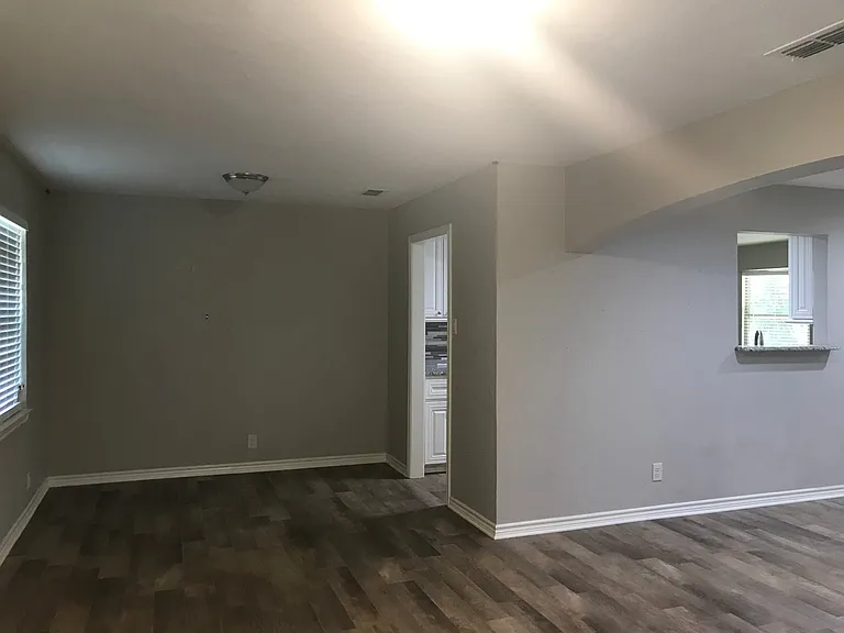 2205 Balsam St — Photo 3
