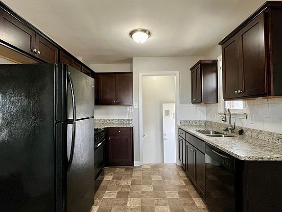 5th image of 12811 Plum St