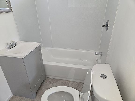 2nd image of 713 W 59th Pl