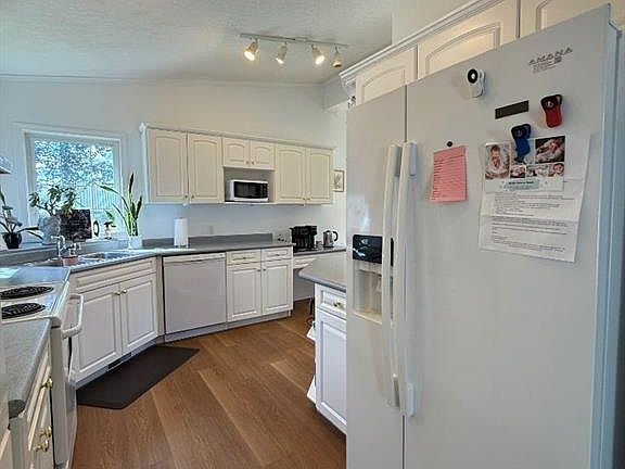 4th image of 5025 N 45th St