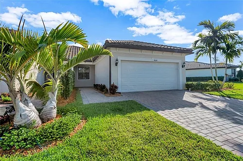 4864 Overton Cir Photo 1