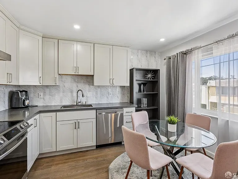 15 Belle Ave — Photo 1