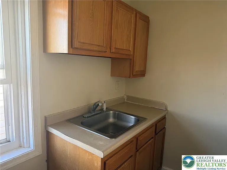 1201 E 4th St #4 — Photo 6