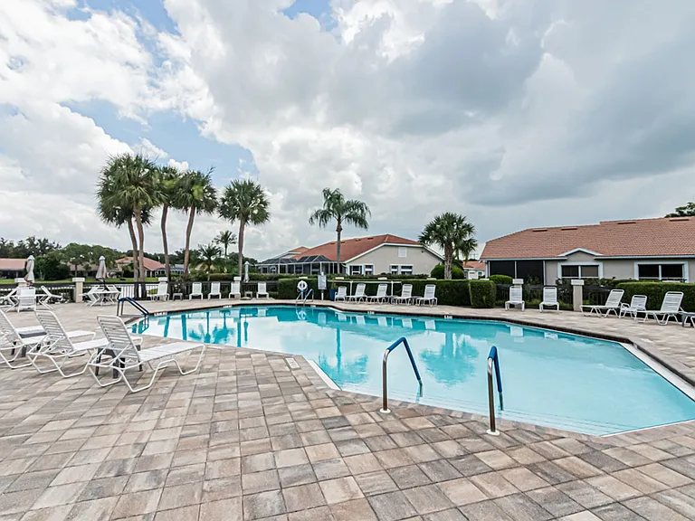 12855 Devonshire Lakes Cir — Photo 46
