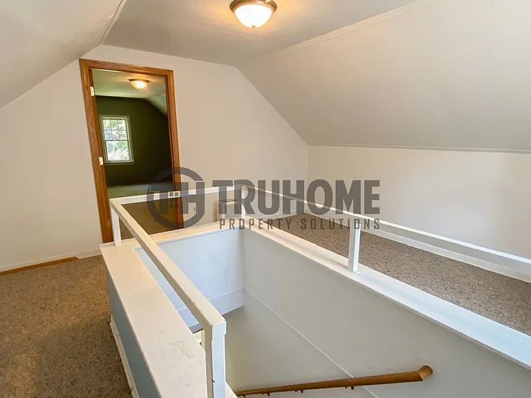 2305 University Ave — Photo 27