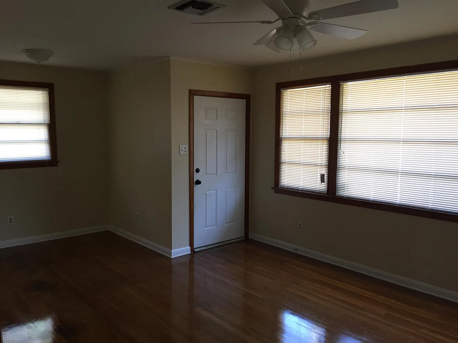3 bed, 1.5 bath, 1160 sqft, $2,250 — Photo 3