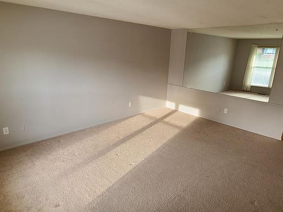 3rd image of 86 Silverwood Cir