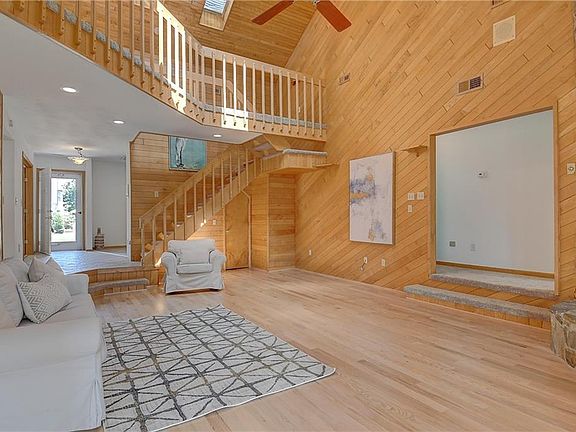 2nd image of 2512 Las Brisas Dr