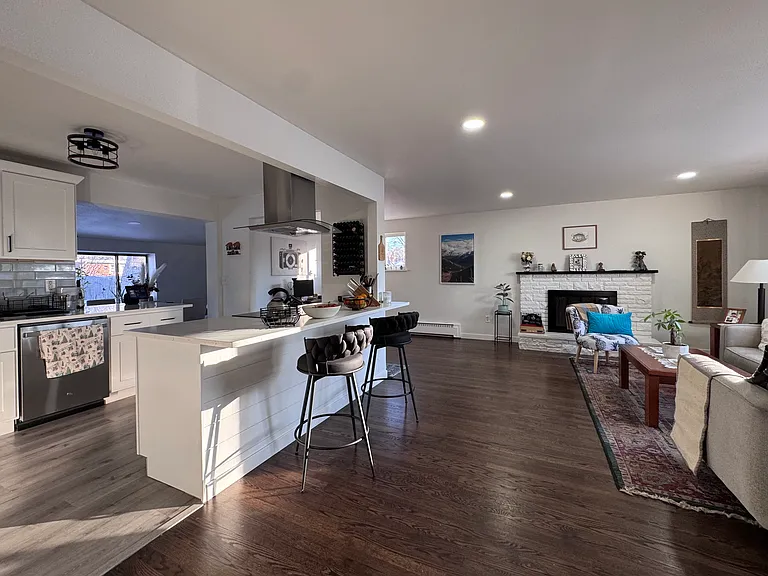 392 Salem St — Photo 6