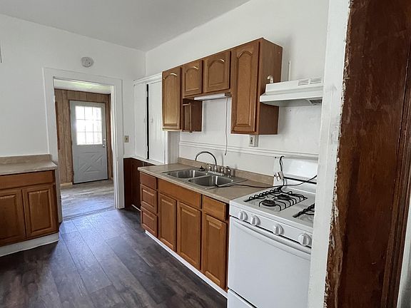 3rd image of 117 E Elmwood Ave #1